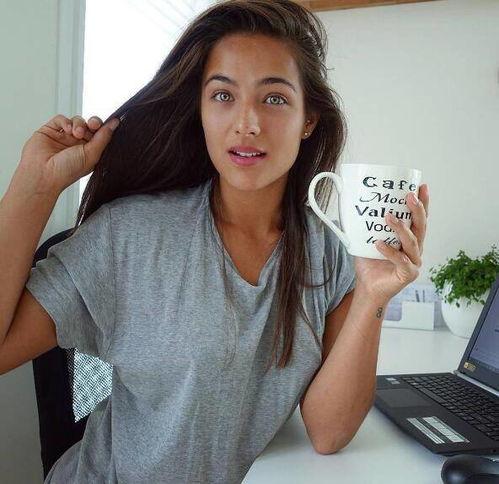 睢县网红赵丽君照片,镜头下的美丽与魅力瞬间”