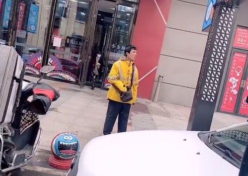 男子停车吃瓜视频,意外走红网络