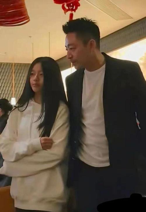 娱乐圈吃瓜爆料两个孩子,揭秘两位童星背后的成长故事